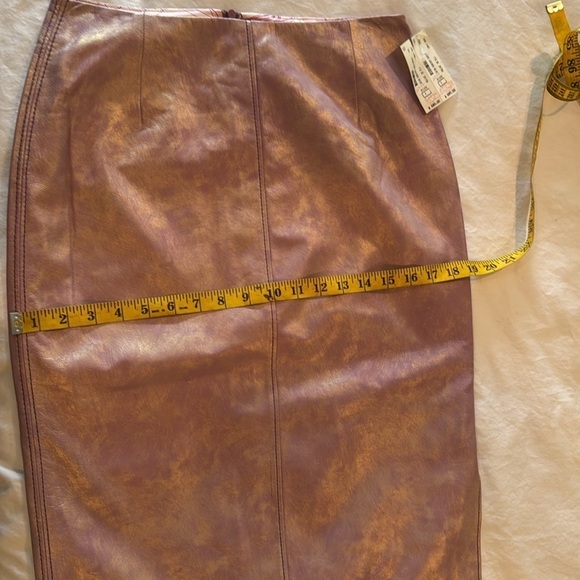 Christian Lacroix NWT Metallic gold and Pink Skirt made in Italy - Picture 11 of 12